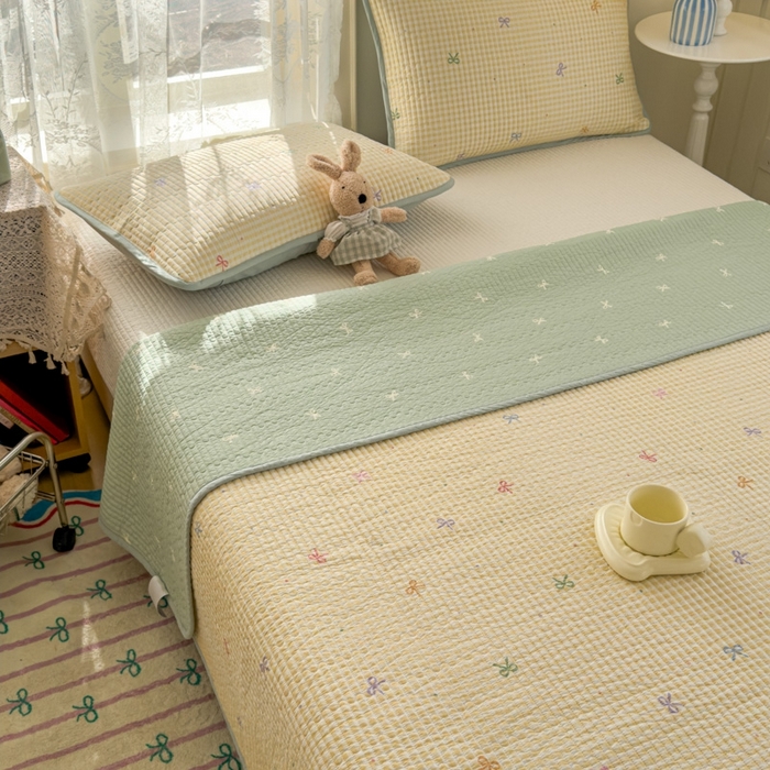 91家纺网 家纺一手货源 找家纺 茉夕家纺 2026新款春季双面纯棉印花单品床盖单件床盖 夏日恋格（黄）