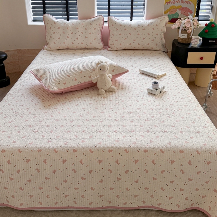 91家纺网 家纺一手货源 找家纺 茉夕家纺 2026新款春季双面纯棉印花单品床盖单件床盖 小粉兔