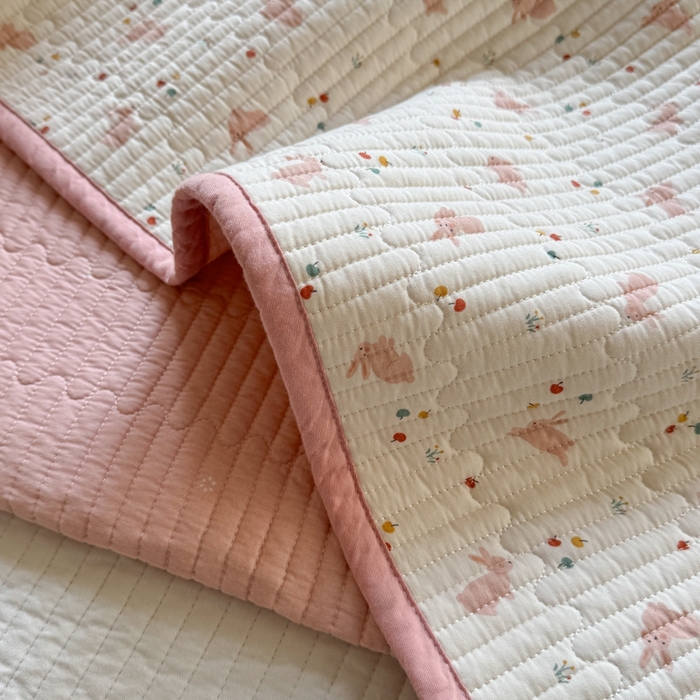 91家纺网 家纺一手货源 找家纺 茉夕家纺 2026新款春季双面纯棉印花单品床盖单件床盖 小粉兔