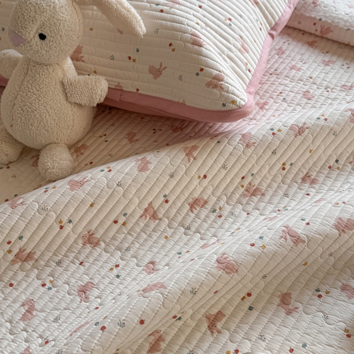 91家纺网 家纺一手货源 找家纺 茉夕家纺 2026新款春季双面纯棉印花单品床盖单件床盖 小粉兔