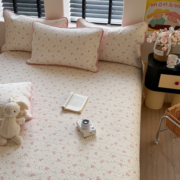 91家纺网 家纺一手货源 找家纺 茉夕家纺 2026新款春季双面纯棉印花单品床盖单件床盖 小粉兔