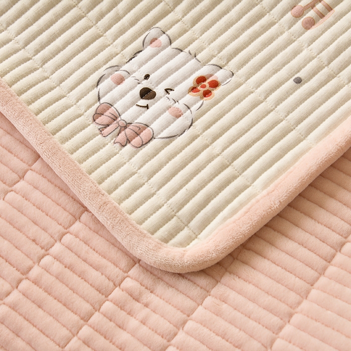 91家纺网 家纺一手货源 找家纺 悠米悠家 2026新款卡通棉拼绒夹棉床盖单品床盖床盖单件 萌宠抱抱粉