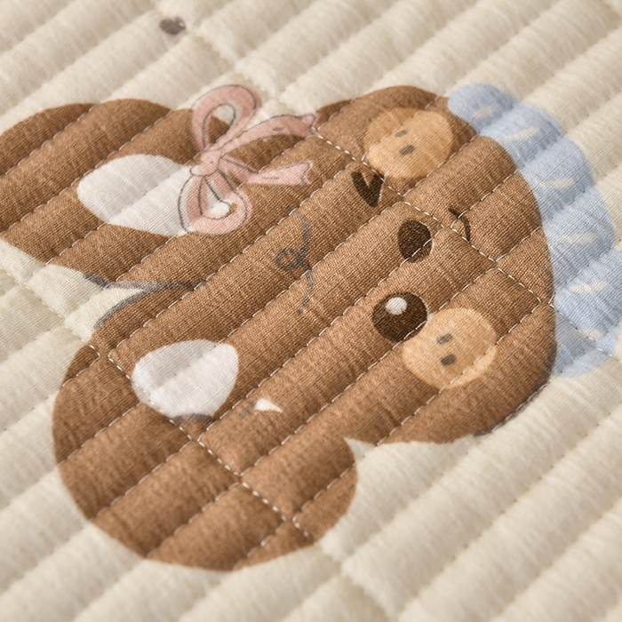 91家纺网 家纺一手货源 找家纺 悠米悠家 2026新款卡通棉拼绒夹棉床盖单品床盖床盖单件 萌宠抱抱粉