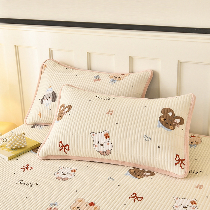 91家纺网 家纺一手货源 找家纺 悠米悠家 2026新款卡通棉拼绒夹棉床盖单品床盖床盖单件 萌宠抱抱粉