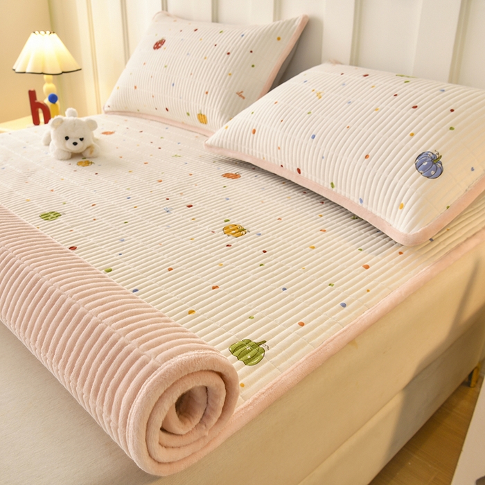 91家纺网 家纺一手货源 找家纺 悠米悠家 2026新款卡通棉拼绒夹棉床盖单品床盖床盖单件 甜趣南瓜