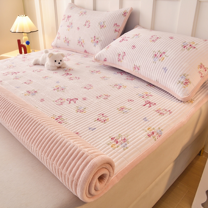 91家纺网 家纺一手货源 找家纺 悠米悠家 2026新款卡通棉拼绒夹棉床盖单品床盖床盖单件 蜜语甜梦