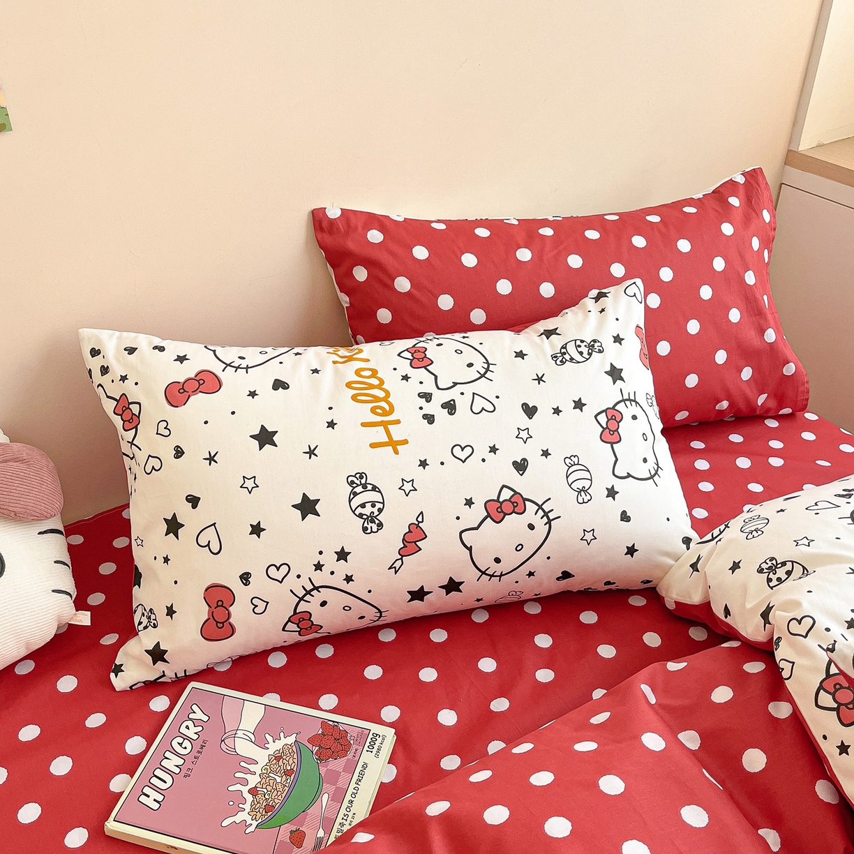 91家纺网 家纺一手货源 找家纺 暮思家居 2026新款正版授权三丽鸥全棉纯棉四件套系列-第一批 糖果KT