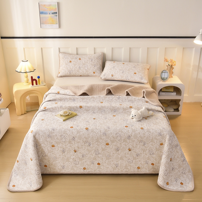 91家纺网 家纺一手货源 找家纺 悠米悠家 2026新款卡通棉拼绒夹棉床盖单品床盖床盖单件 蜜熊絮语