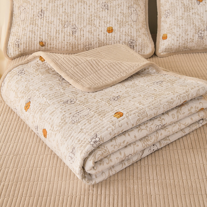 91家纺网 家纺一手货源 找家纺 悠米悠家 2026新款卡通棉拼绒夹棉床盖单品床盖床盖单件 蜜熊絮语