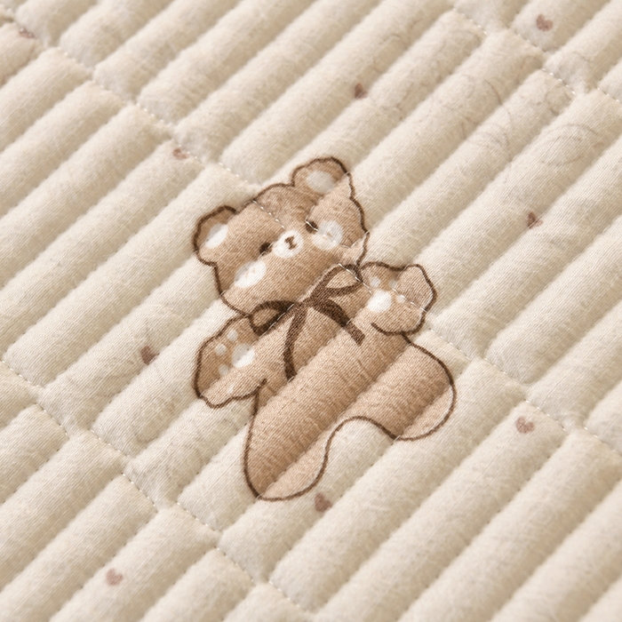 91家纺网 家纺一手货源 找家纺 悠米悠家 2026新款卡通棉拼绒夹棉床盖单品床盖床盖单件 可可萌熊