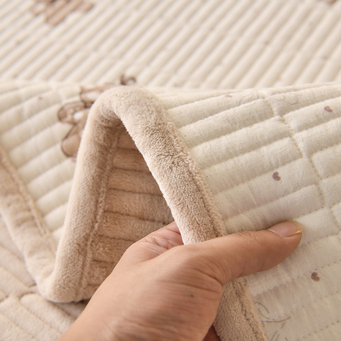 91家纺网 家纺一手货源 找家纺 悠米悠家 2026新款卡通棉拼绒夹棉床盖单品床盖床盖单件 可可萌熊