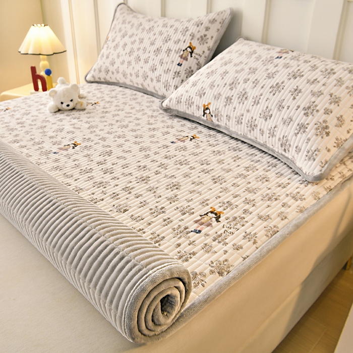 91家纺网 家纺一手货源 找家纺 悠米悠家 2026新款卡通棉拼绒夹棉床盖单品床盖床盖单件 晨间花园