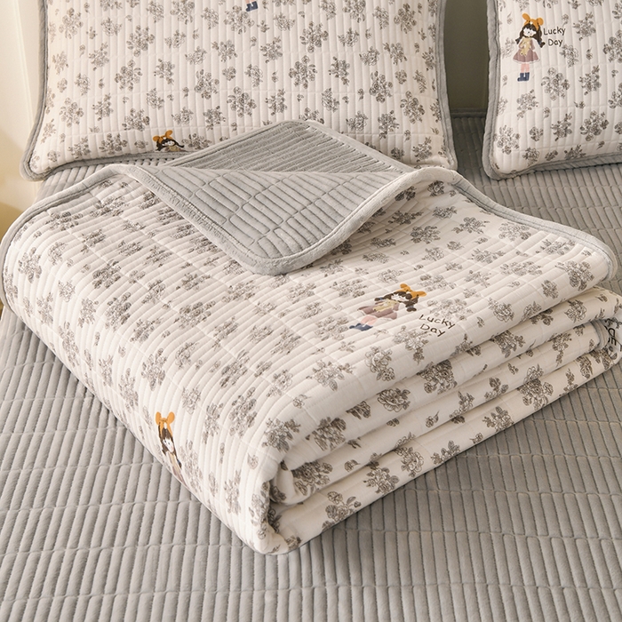 91家纺网 家纺一手货源 找家纺 悠米悠家 2026新款卡通棉拼绒夹棉床盖单品床盖床盖单件 晨间花园