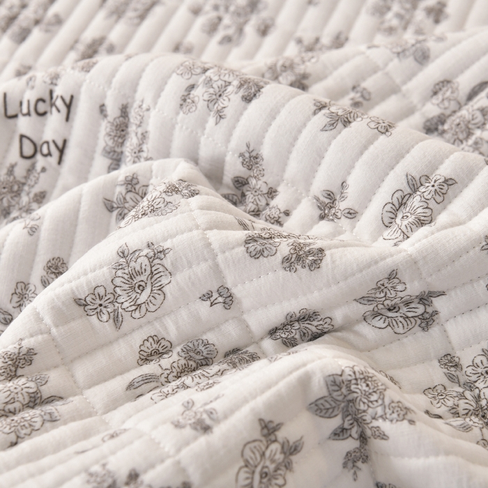 91家纺网 家纺一手货源 找家纺 悠米悠家 2026新款卡通棉拼绒夹棉床盖单品床盖床盖单件 晨间花园