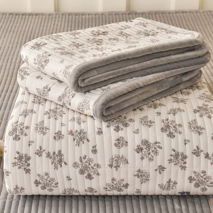 91家纺网 家纺一手货源 找家纺 悠米悠家 2026新款卡通棉拼绒夹棉床盖单品床盖床盖单件 晨间花园