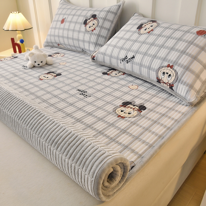 91家纺网 家纺一手货源 找家纺 悠米悠家 2026新款卡通棉拼绒夹棉床盖单品床盖床盖单件 萌趣LABUBU