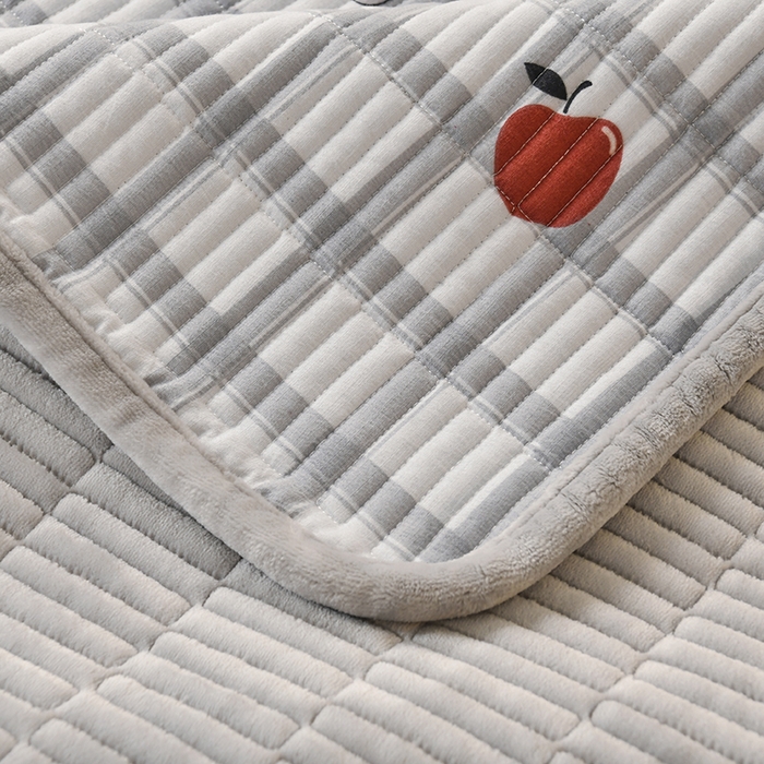 91家纺网 家纺一手货源 找家纺 悠米悠家 2026新款卡通棉拼绒夹棉床盖单品床盖床盖单件 萌趣LABUBU