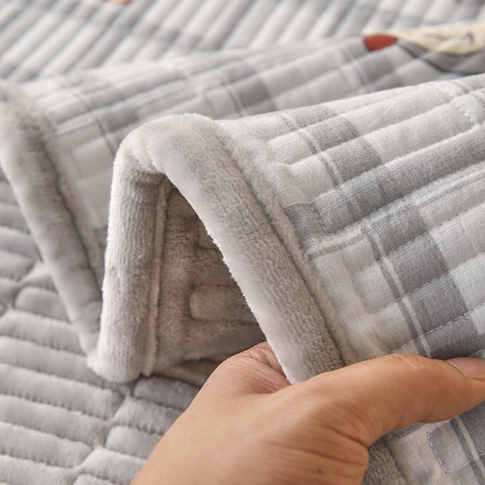 91家纺网 家纺一手货源 找家纺 悠米悠家 2026新款卡通棉拼绒夹棉床盖单品床盖床盖单件 萌趣LABUBU