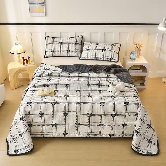 91家纺网 家纺一手货源 找家纺 悠米悠家 2026新款卡通棉拼绒夹棉床盖单品床盖床盖单件 格调蝶韵