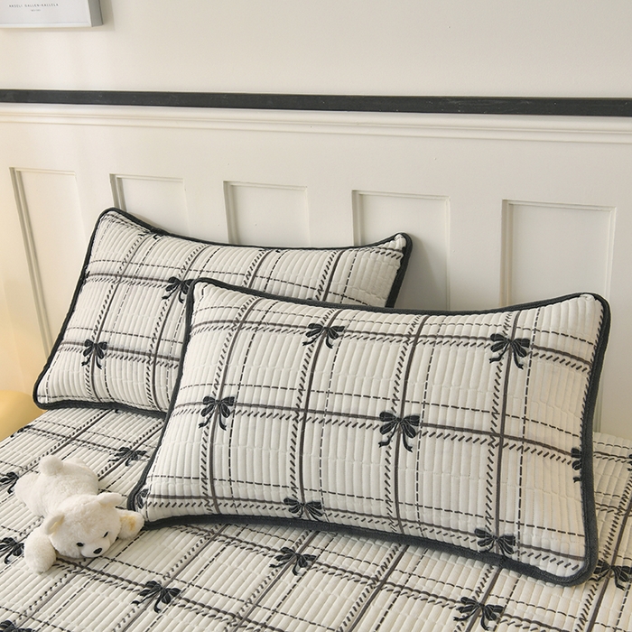 91家纺网 家纺一手货源 找家纺 悠米悠家 2026新款卡通棉拼绒夹棉床盖单品床盖床盖单件 格调蝶韵