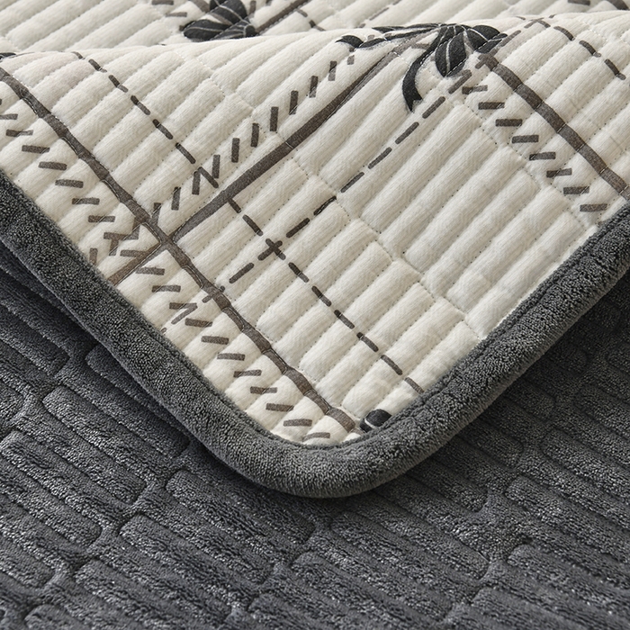 91家纺网 家纺一手货源 找家纺 悠米悠家 2026新款卡通棉拼绒夹棉床盖单品床盖床盖单件 格调蝶韵