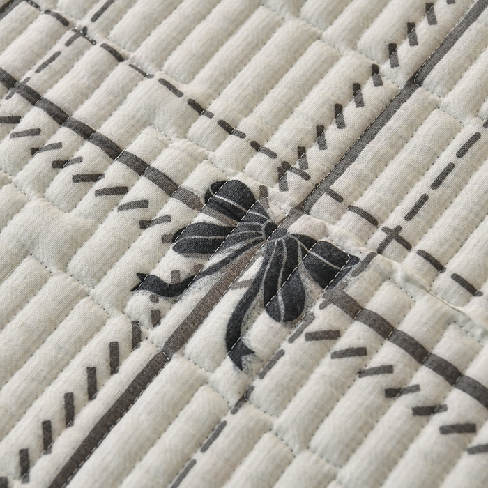 91家纺网 家纺一手货源 找家纺 悠米悠家 2026新款卡通棉拼绒夹棉床盖单品床盖床盖单件 格调蝶韵