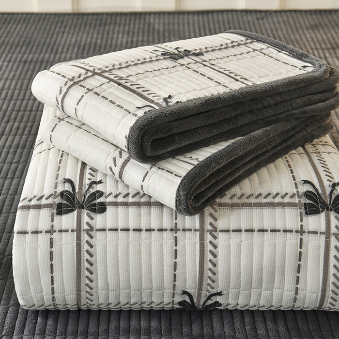 91家纺网 家纺一手货源 找家纺 悠米悠家 2026新款卡通棉拼绒夹棉床盖单品床盖床盖单件 格调蝶韵