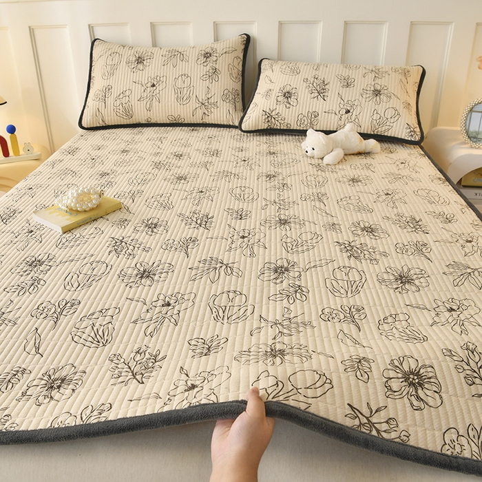 91家纺网 家纺一手货源 找家纺 悠米悠家 2026新款卡通棉拼绒夹棉床盖单品床盖床盖单件 墨色花卉