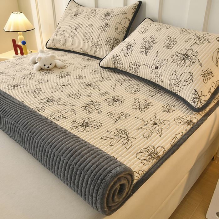 91家纺网 家纺一手货源 找家纺 悠米悠家 2026新款卡通棉拼绒夹棉床盖单品床盖床盖单件 墨色花卉
