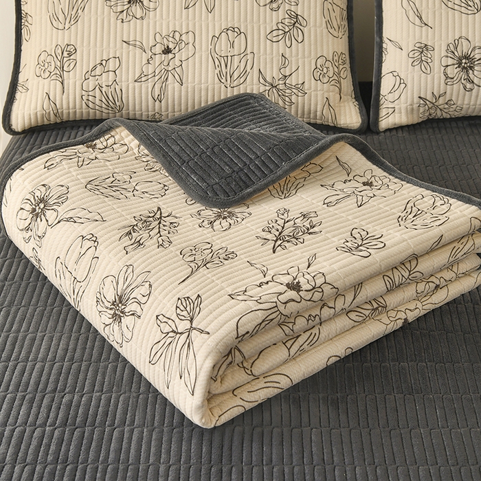 91家纺网 家纺一手货源 找家纺 悠米悠家 2026新款卡通棉拼绒夹棉床盖单品床盖床盖单件 墨色花卉