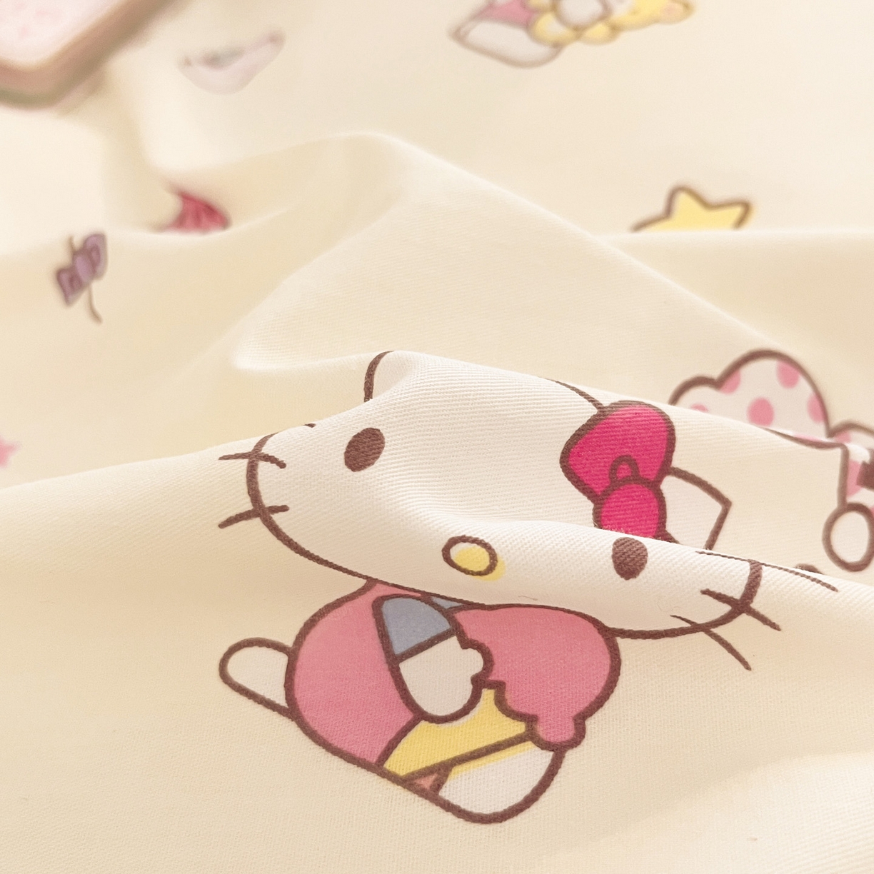 91家纺网 家纺一手货源 找家纺 暮思家居 2026新款正版授权三丽鸥全棉纯棉四件套系列-第一批 甜筒凯蒂