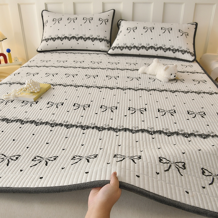 91家纺网 家纺一手货源 找家纺 悠米悠家 2026新款卡通棉拼绒夹棉床盖单品床盖床盖单件 赫本日记