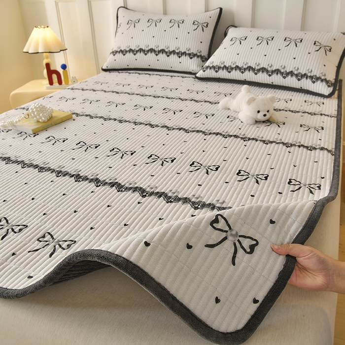 91家纺网 家纺一手货源 找家纺 悠米悠家 2026新款卡通棉拼绒夹棉床盖单品床盖床盖单件 赫本日记