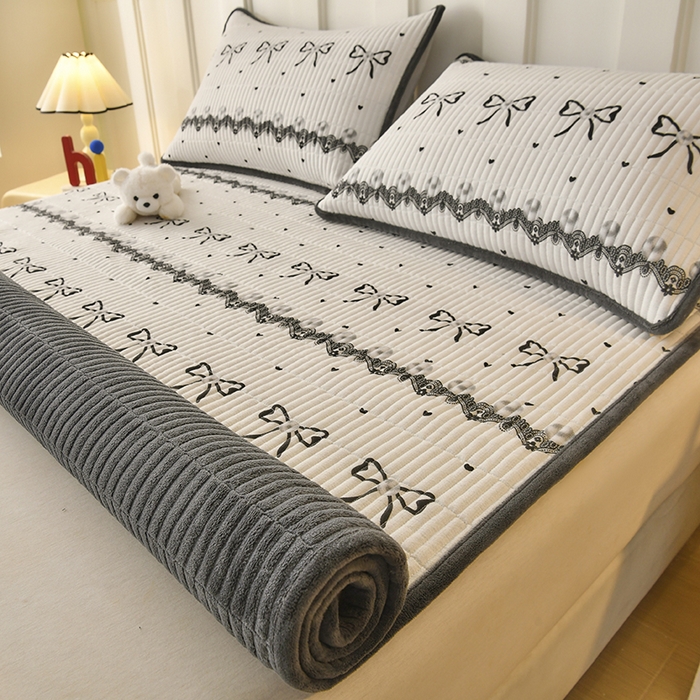 91家纺网 家纺一手货源 找家纺 悠米悠家 2026新款卡通棉拼绒夹棉床盖单品床盖床盖单件 赫本日记