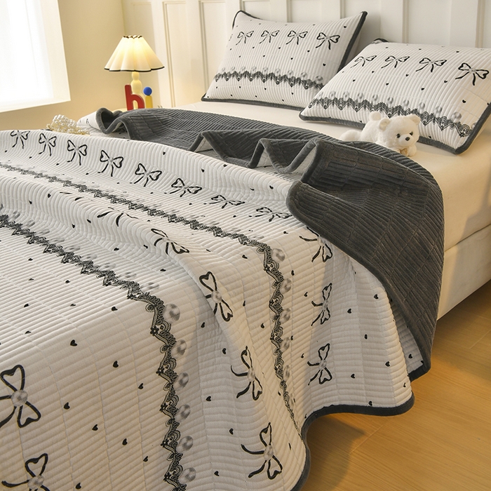 91家纺网 家纺一手货源 找家纺 悠米悠家 2026新款卡通棉拼绒夹棉床盖单品床盖床盖单件 赫本日记