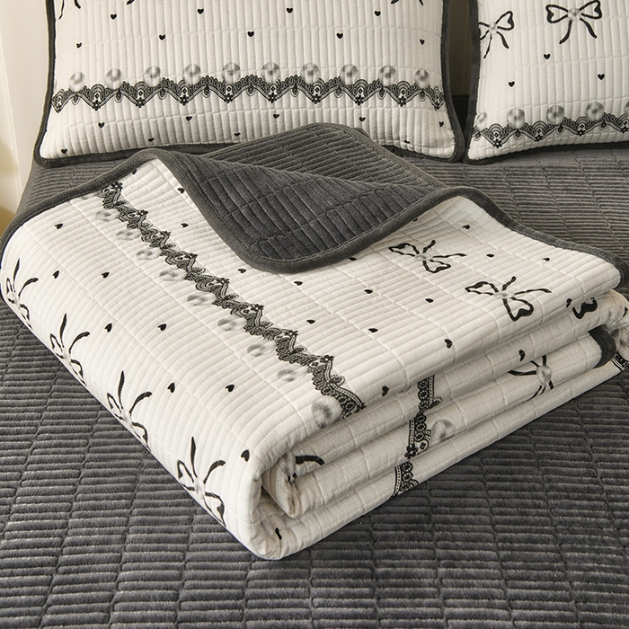 91家纺网 家纺一手货源 找家纺 悠米悠家 2026新款卡通棉拼绒夹棉床盖单品床盖床盖单件 赫本日记