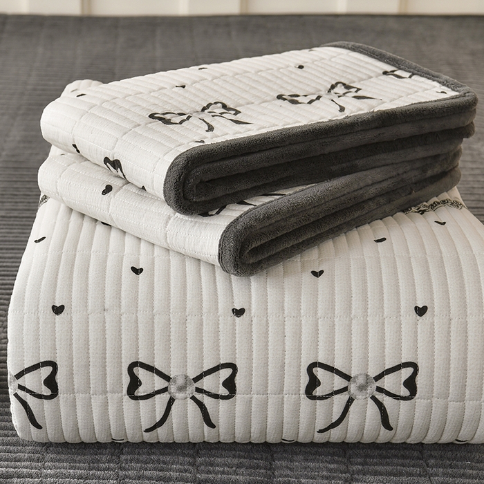 91家纺网 家纺一手货源 找家纺 悠米悠家 2026新款卡通棉拼绒夹棉床盖单品床盖床盖单件 赫本日记