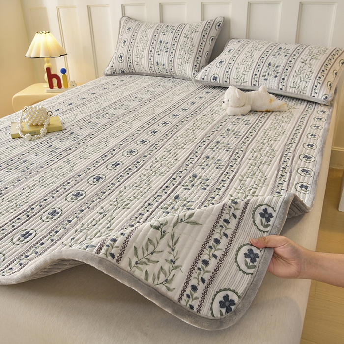 91家纺网 家纺一手货源 找家纺 悠米悠家 2026新款卡通棉拼绒夹棉床盖单品床盖床盖单件 青屿花园