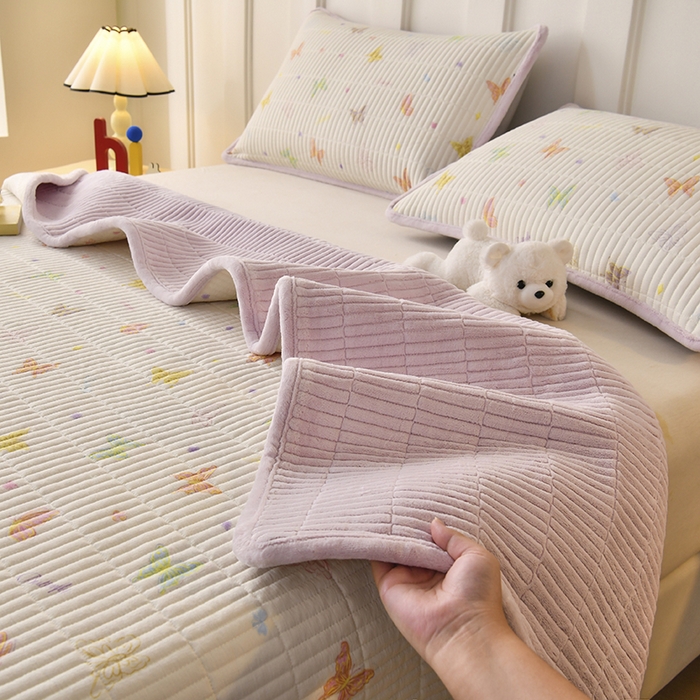 91家纺网 家纺一手货源 找家纺 悠米悠家 2026新款卡通棉拼绒夹棉床盖单品床盖床盖单件 温软蝶梦