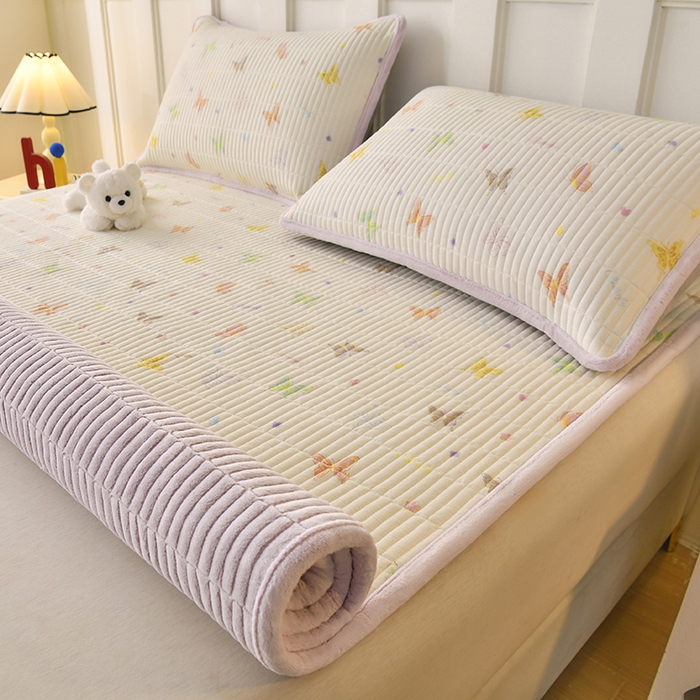 91家纺网 家纺一手货源 找家纺 悠米悠家 2026新款卡通棉拼绒夹棉床盖单品床盖床盖单件 温软蝶梦