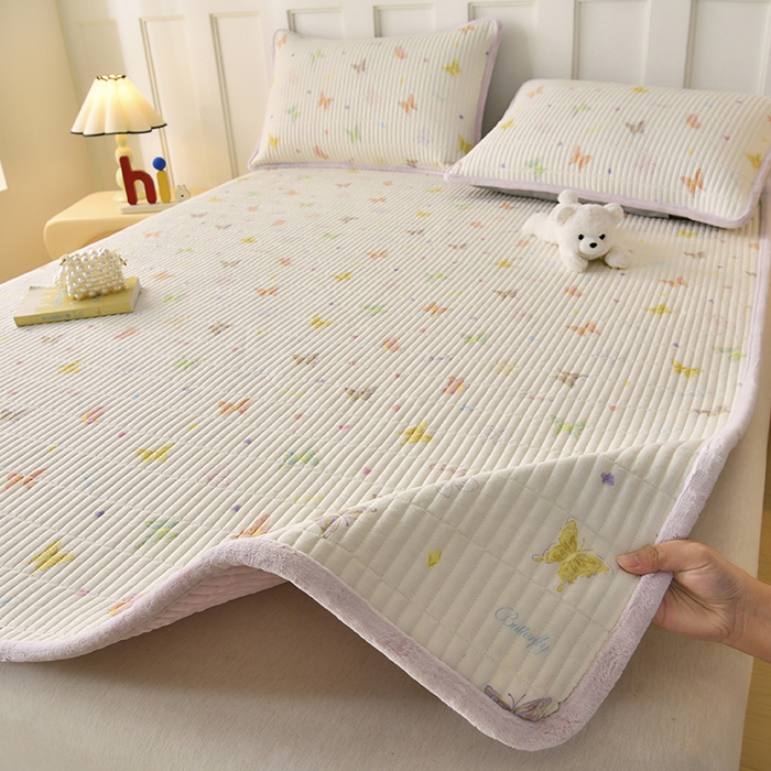 91家纺网 家纺一手货源 找家纺 悠米悠家 2026新款卡通棉拼绒夹棉床盖单品床盖床盖单件 温软蝶梦