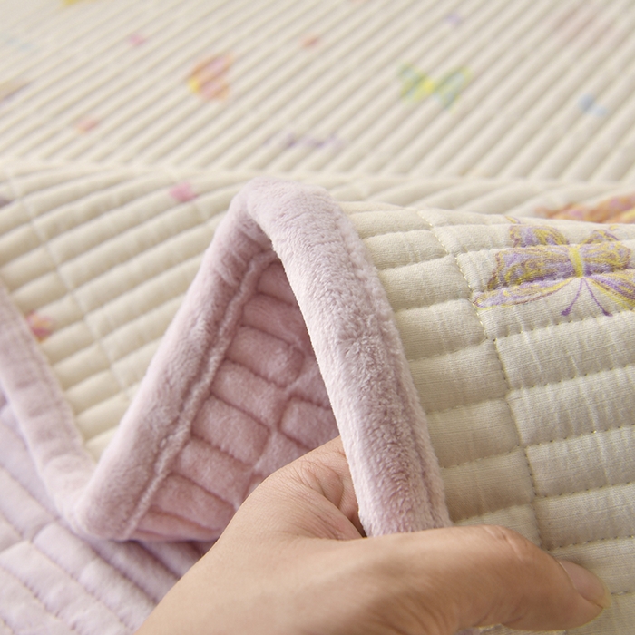 91家纺网 家纺一手货源 找家纺 悠米悠家 2026新款卡通棉拼绒夹棉床盖单品床盖床盖单件 温软蝶梦