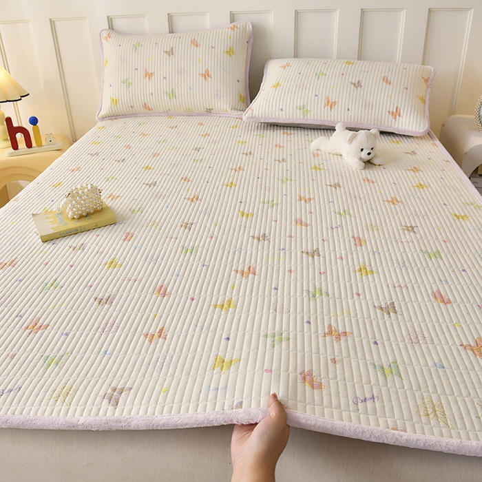 91家纺网 家纺一手货源 找家纺 悠米悠家 2026新款卡通棉拼绒夹棉床盖单品床盖床盖单件 温软蝶梦