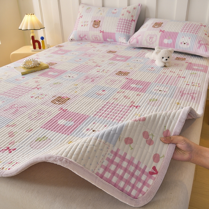 91家纺网 家纺一手货源 找家纺 悠米悠家 2026新款卡通棉拼绒夹棉床盖单品床盖床盖单件 趣味乐园