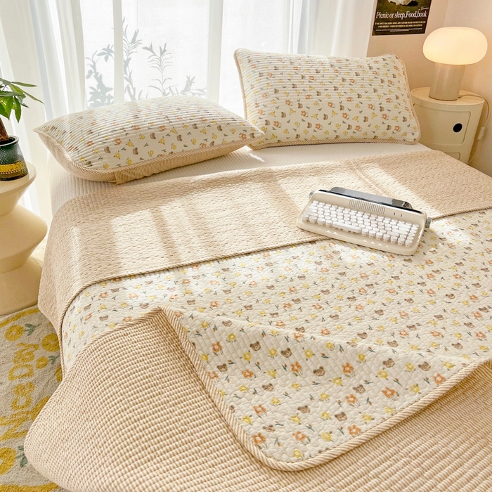 91家纺网 家纺一手货源 找家纺 茉夕家纺 2026新款春季双面纯棉印花单品床盖单件床盖 小花熊