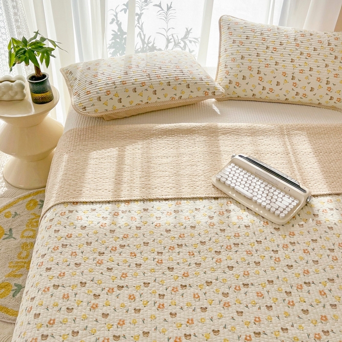 91家纺网 家纺一手货源 找家纺 茉夕家纺 2026新款春季双面纯棉印花单品床盖单件床盖 小花熊