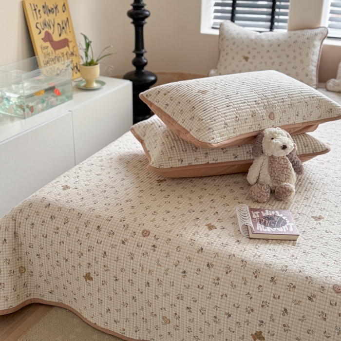 91家纺网 家纺一手货源 找家纺 茉夕家纺 2026新款春季双面纯棉印花单品床盖单件床盖 小熊时光