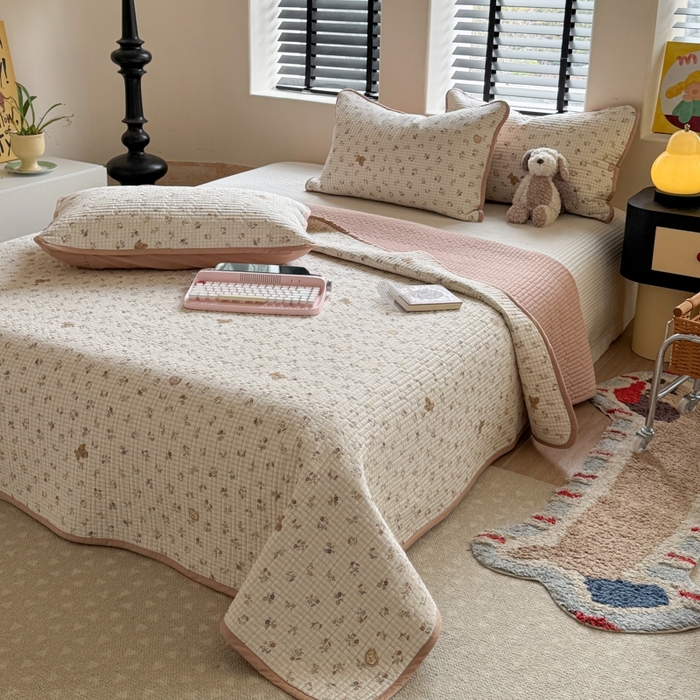 91家纺网 家纺一手货源 找家纺 茉夕家纺 2026新款春季双面纯棉印花单品床盖单件床盖 小熊时光