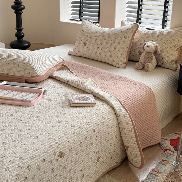 91家纺网 家纺一手货源 找家纺 茉夕家纺 2026新款春季双面纯棉印花单品床盖单件床盖 小熊时光