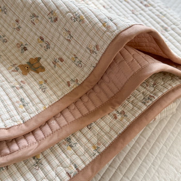 91家纺网 家纺一手货源 找家纺 茉夕家纺 2026新款春季双面纯棉印花单品床盖单件床盖 小熊时光